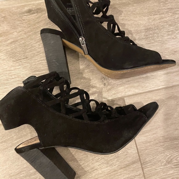 Vince Camuto Stesha Block Sandal - Picture 4 of 16